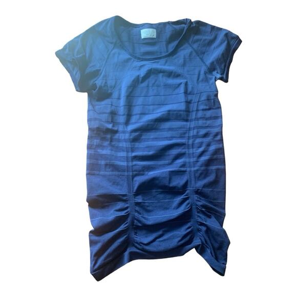 Athleta women's medium fastest track tee blue gradient swiftly short sleeve shir - Picture 1 of 10